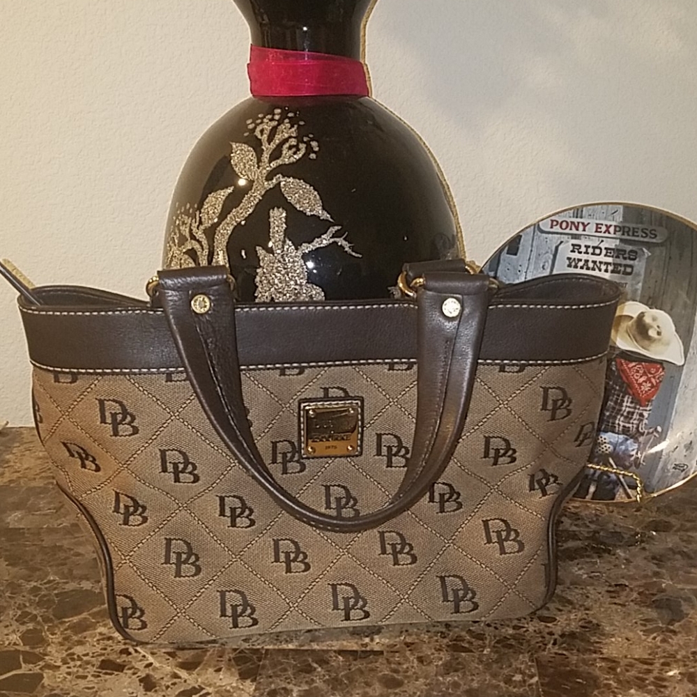 Pre loved Dooney & Bourke handbag